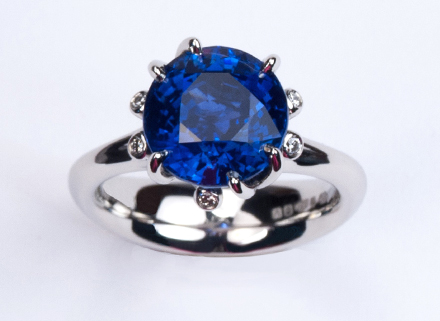 Summer Meadow platinum ring with a 5.21ct sapphire and diamonds